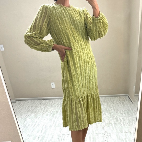 Dazy Loose Midi Dress - Picture 1 of 12